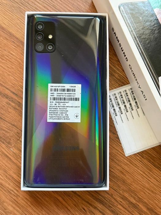 Продам сотку  Самсунг А51, отличное состояние