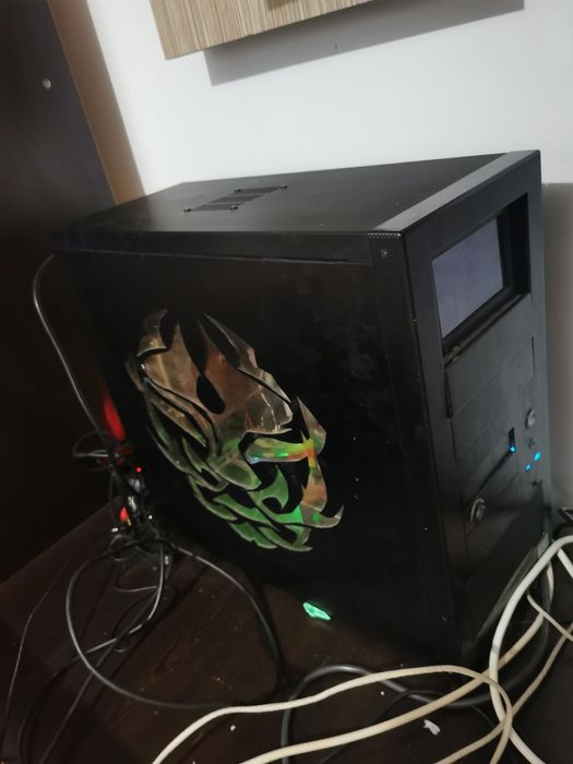 Vând 2 unități PC