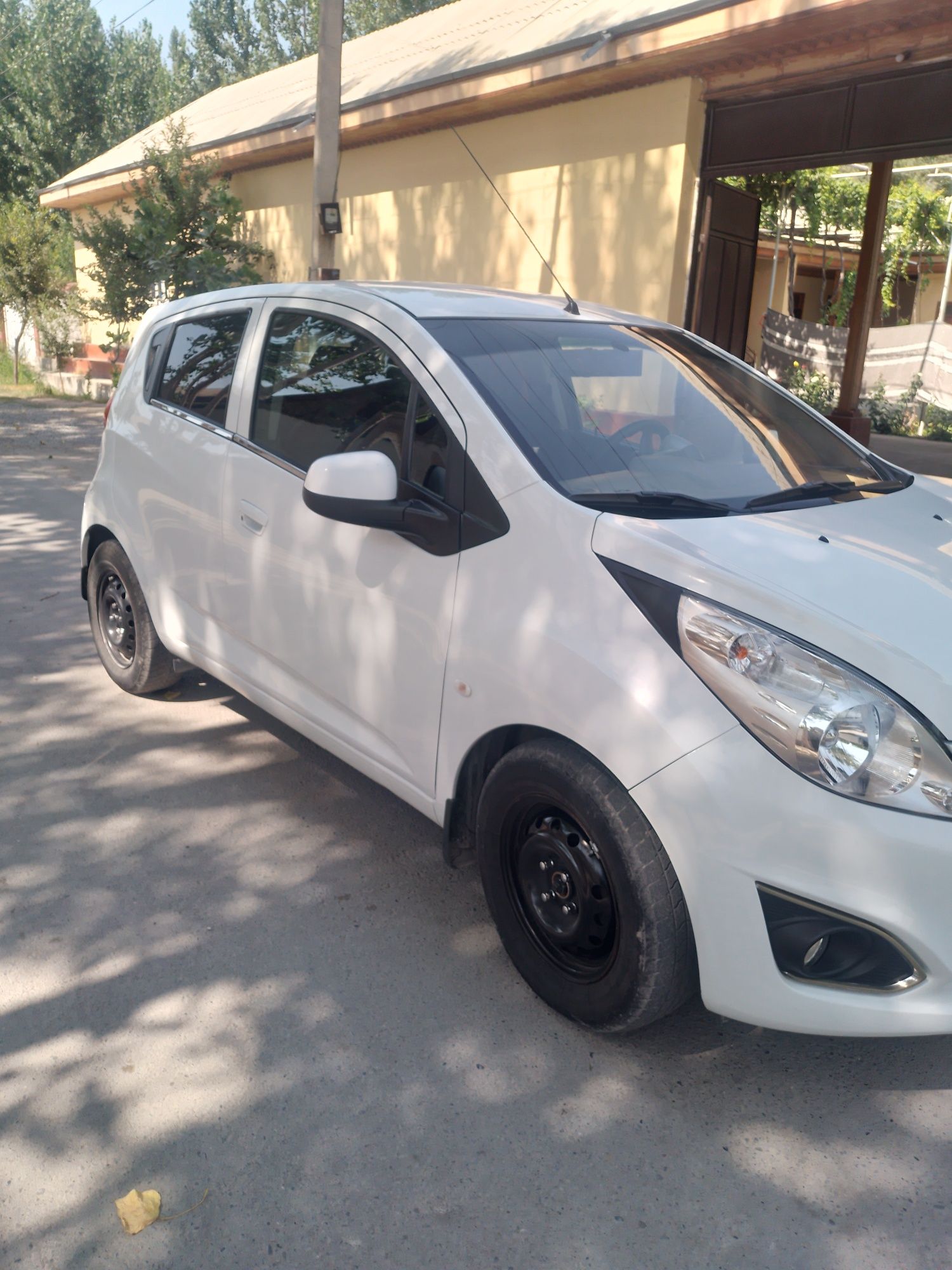 Chevrolet spark...
