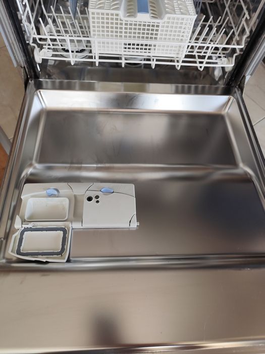 Съдомиялна  за вграждане Whirlpool 60 см