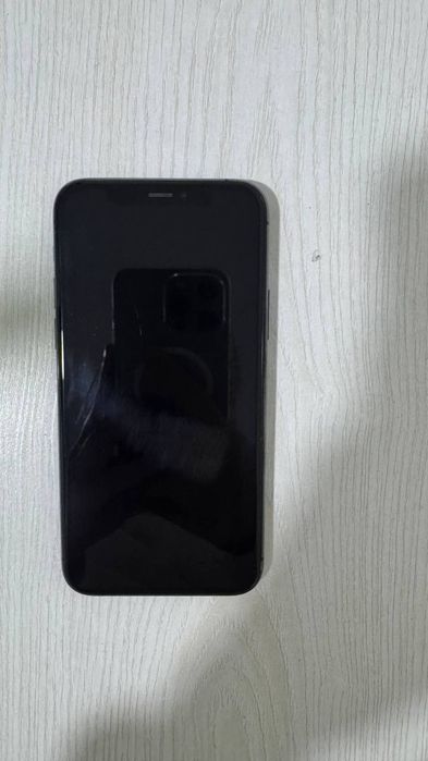 Iphone 11 pro sotiladi qora