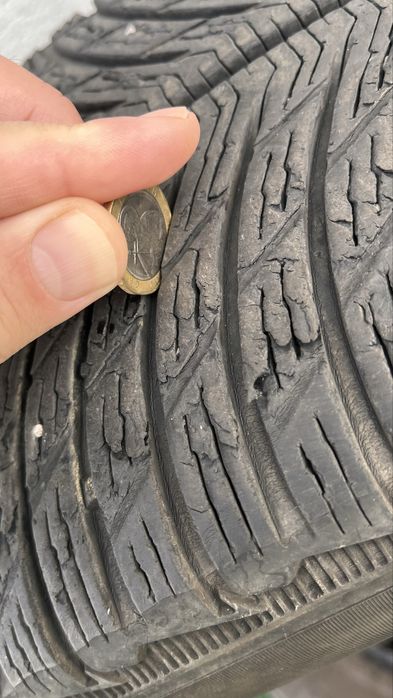 Зимни гуми 4 бр. Michelin 235/60  R17 с цена за комплекта 100 лв