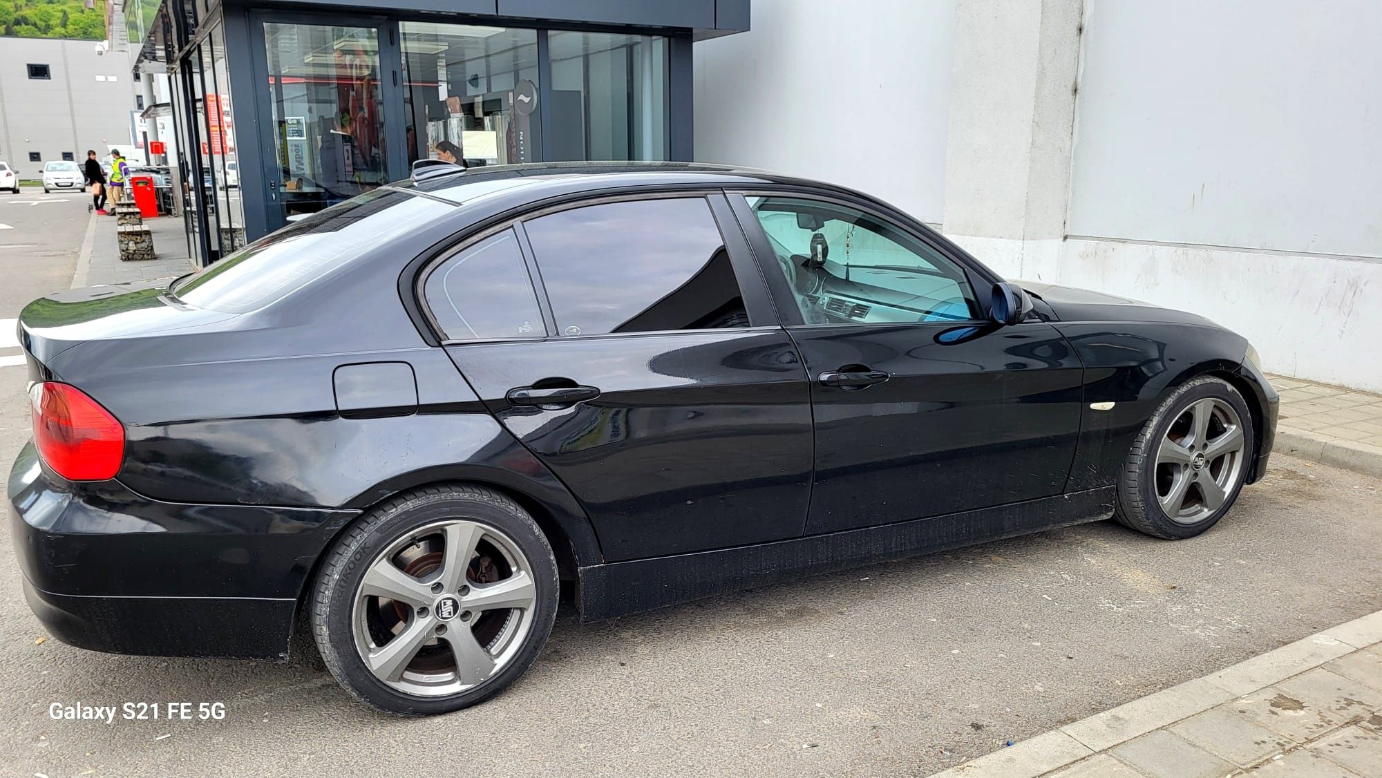 Vând BMW seria 3 e90  preț 4300  ne negociabil