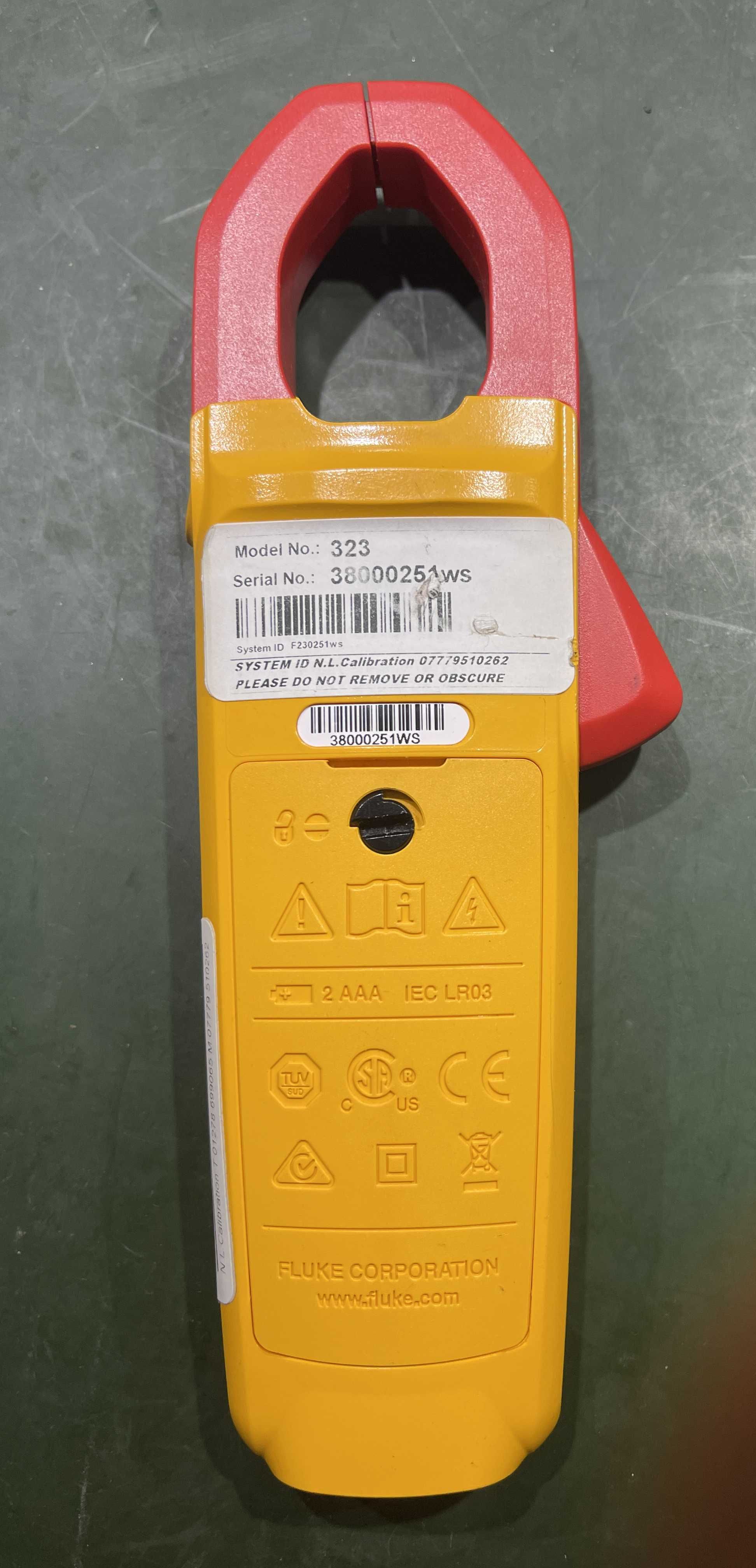 FLUKE 323 True rms Ампер клещи