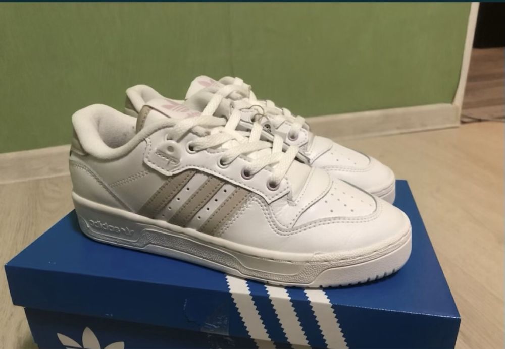 Дамски маратонки Adidas Rivalry low w