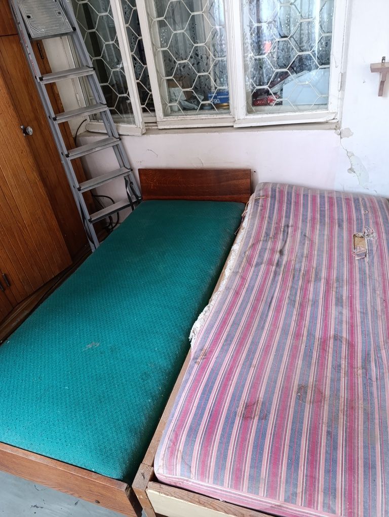Срочно!Продам кровать-кушетку,2 штуки, деревянные
