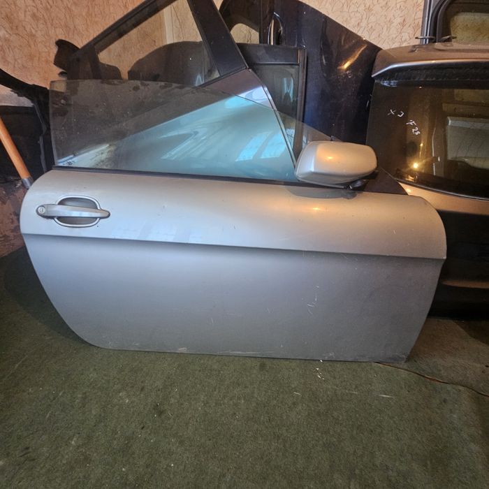 Лява и дясна врата за Бмв 6 е63 е64 
Цена на врата без огледало иначе