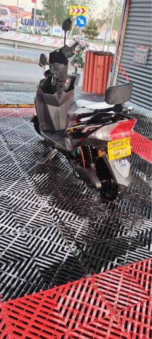Vand scuter electric mai multe detalii in prv