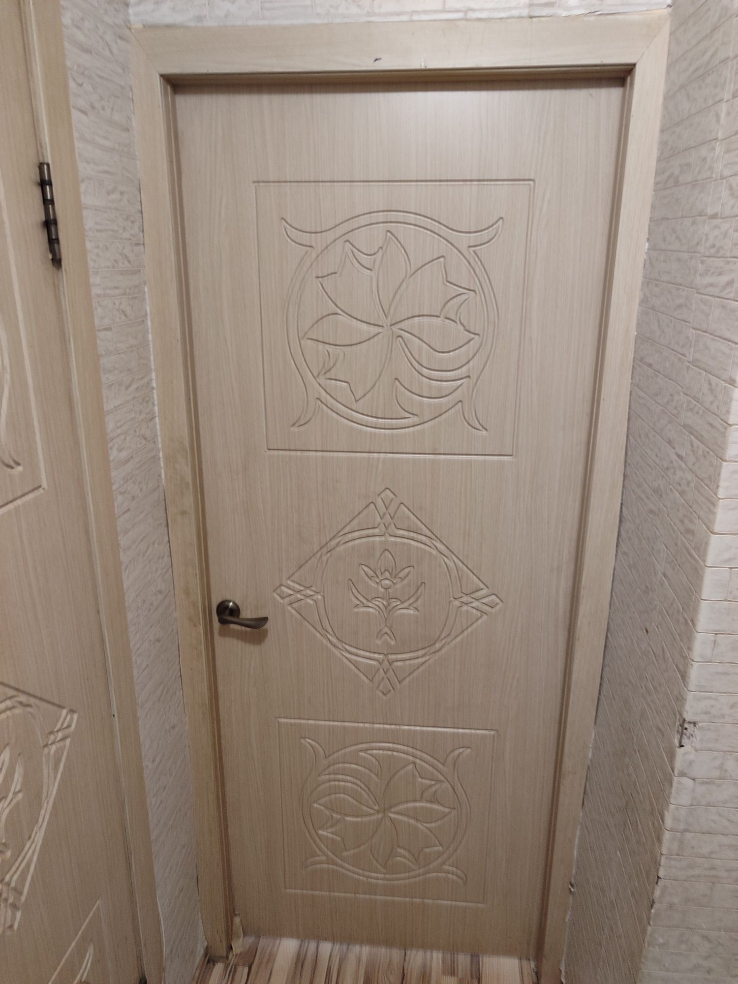 Продам двери бу 80 см 2 шт 60 см 1 шт