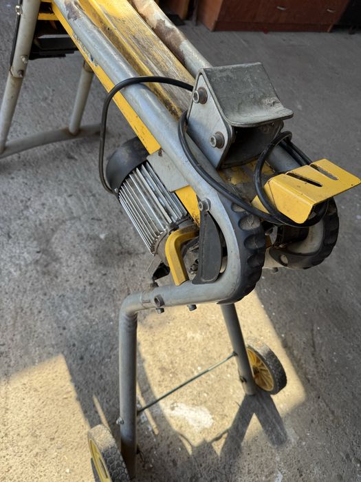 Taietor lemne electric