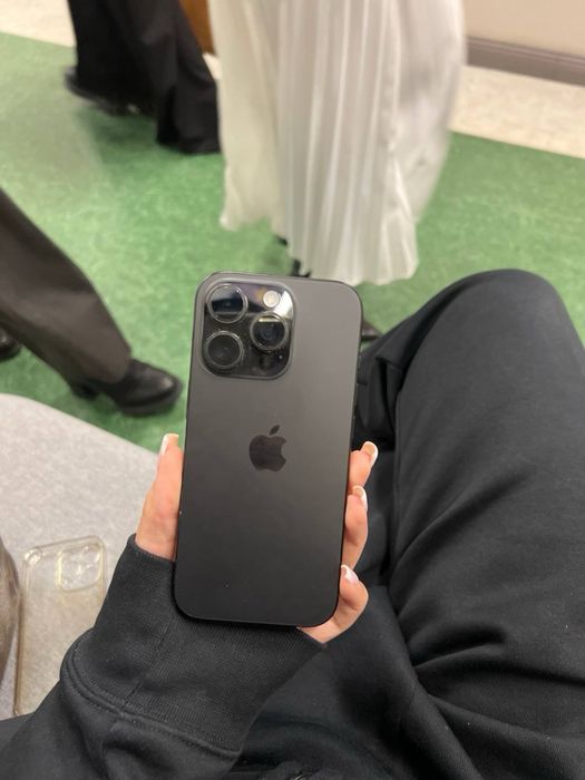 Продам Айфон 16 про