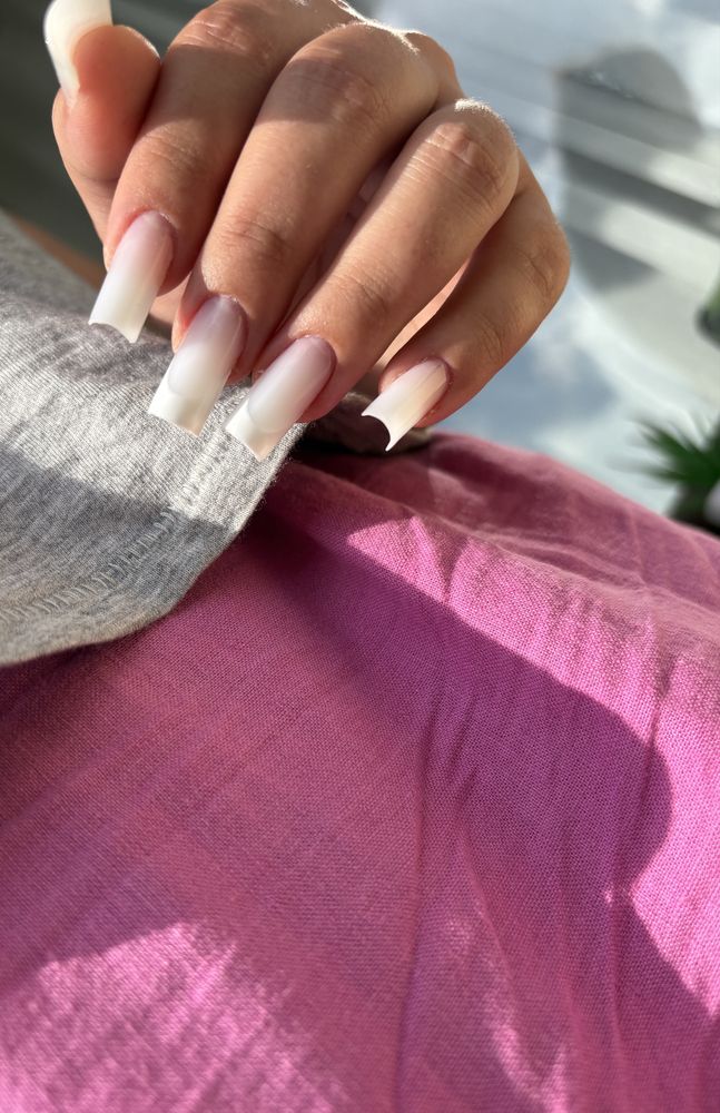 Manichiura cu gel si oja semi