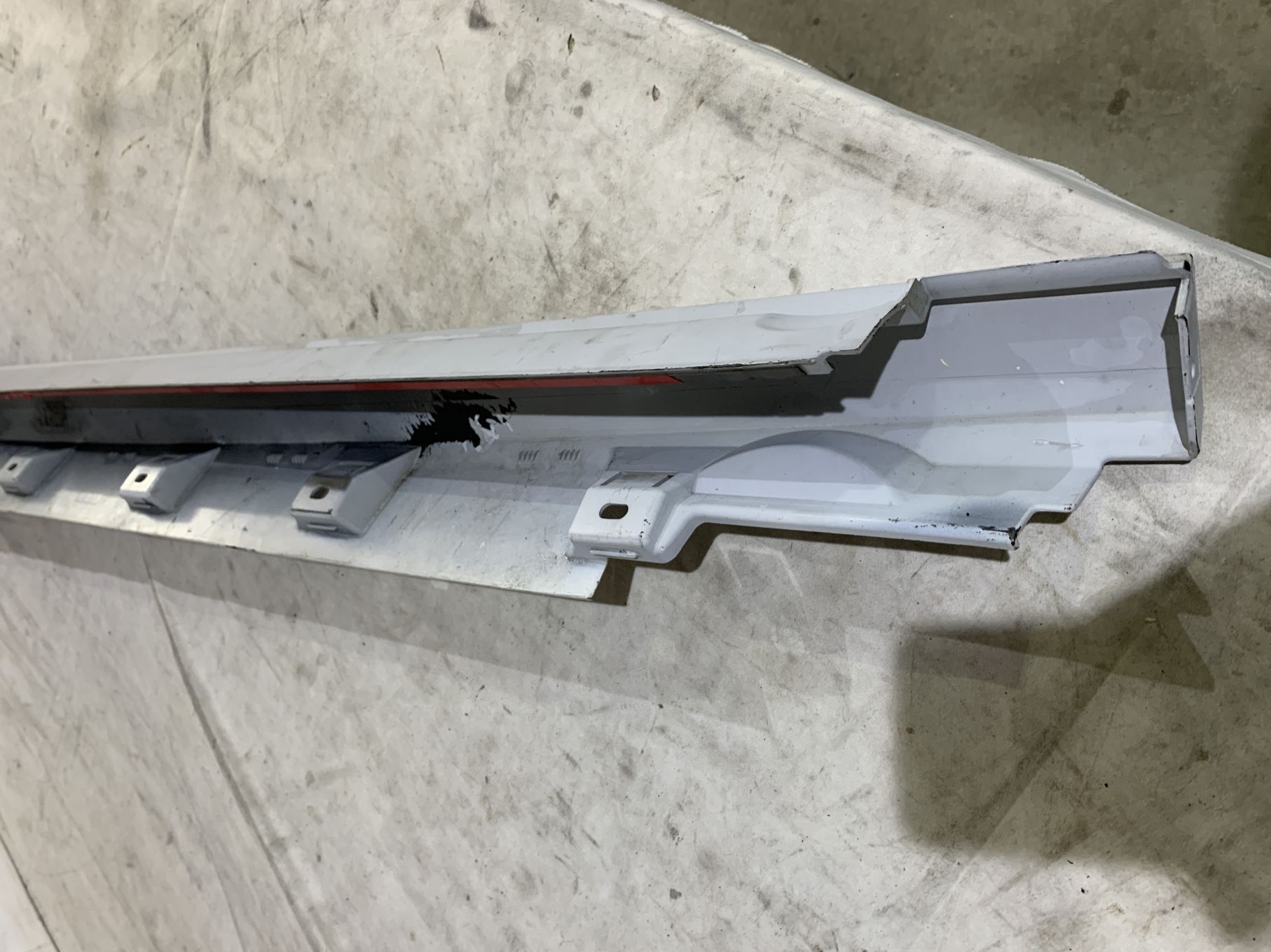 Prag stanga VW Passat B8, 2015, 2016, 2017, 2018, 2019, cod origine OE 3G0853857F.