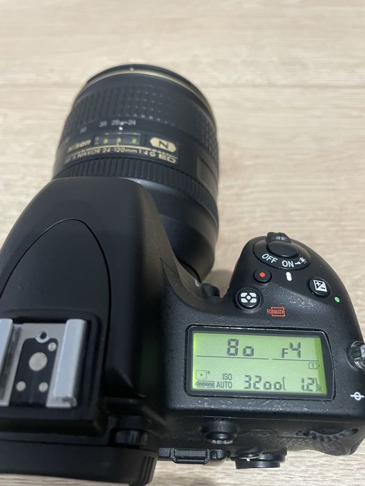 Nikon D750 cu 12.715 cadre