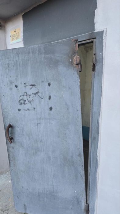 Продам металическую входную дверь