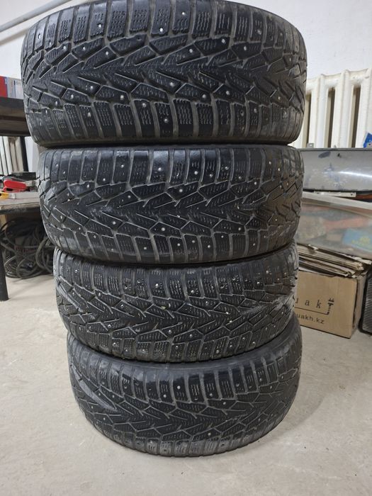 Продам шины Липучка шипы комплект NORDMAN NOKIAN  в хорошем состоянии