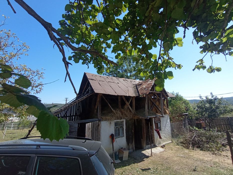 Casă batraneasca nelocuibilă