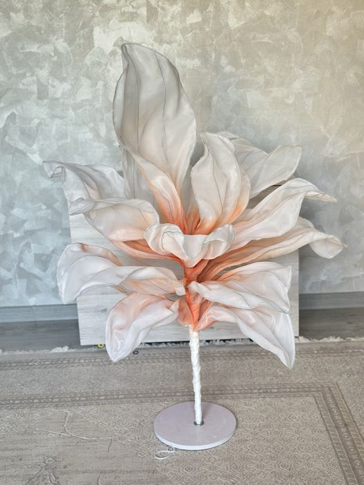 Декоративный абстрактный цветок