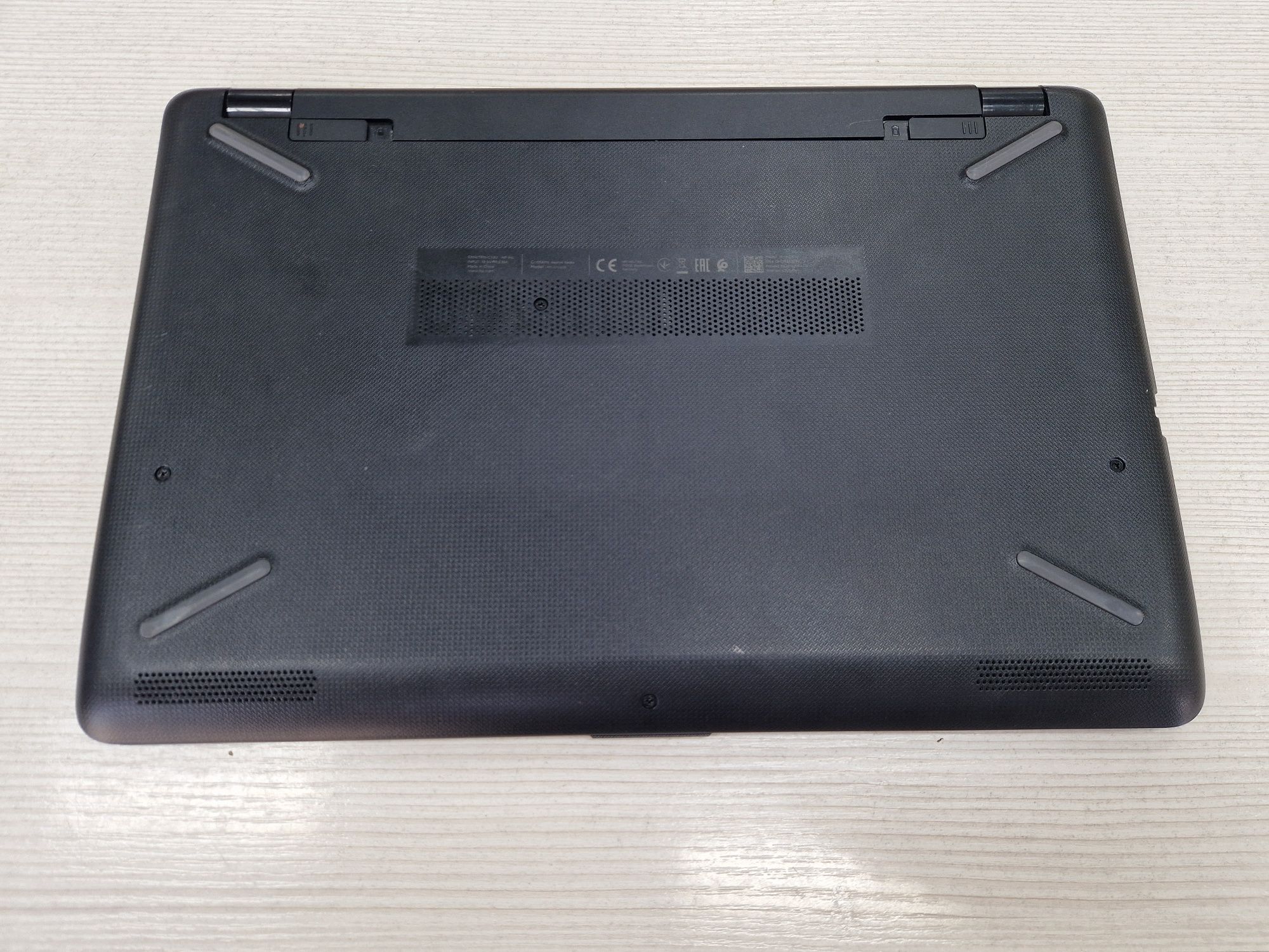HP (8 Gb DDR4, 256 Gb SSD, Full HD)