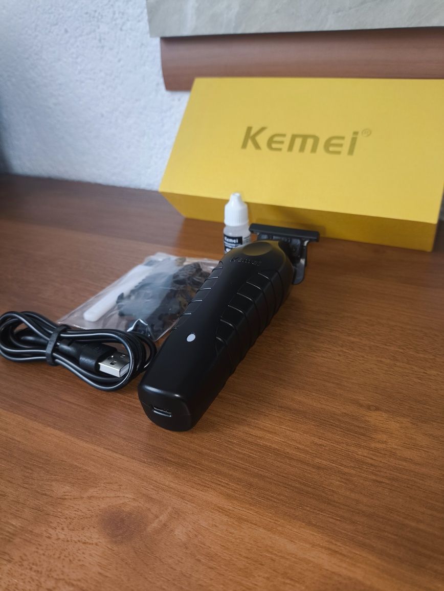 Професионална машинка Kemei 2299