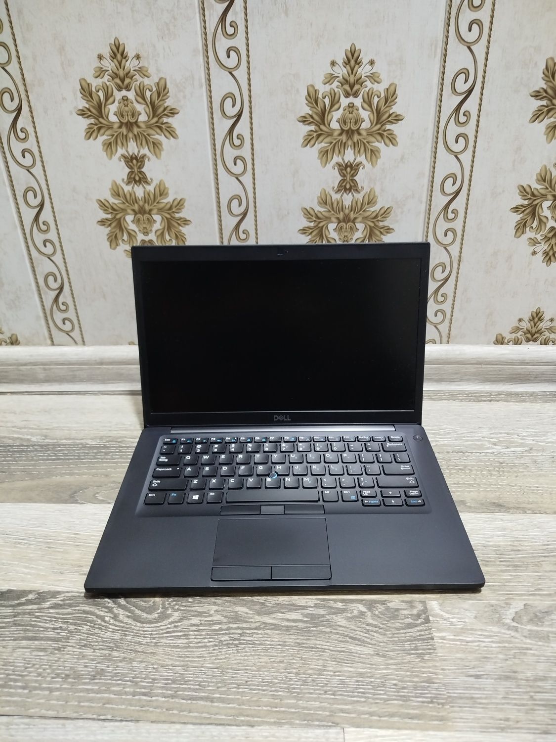 Dell. Intel core i7-8650U 8/256gb IT ofis ishlari va o'qish uchun ajoy