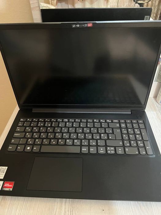 Ноутбук Lenova 8/256 плоский экран