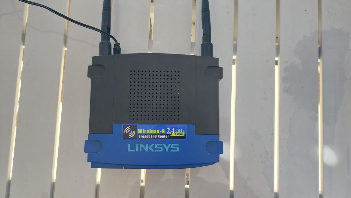 Vand 2 routere ,1 Tp-link și 1 Linksys