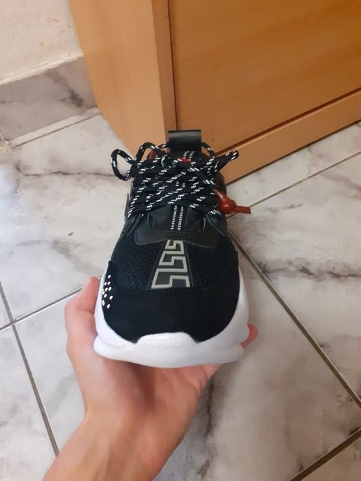 Versace chain reaction Black and White