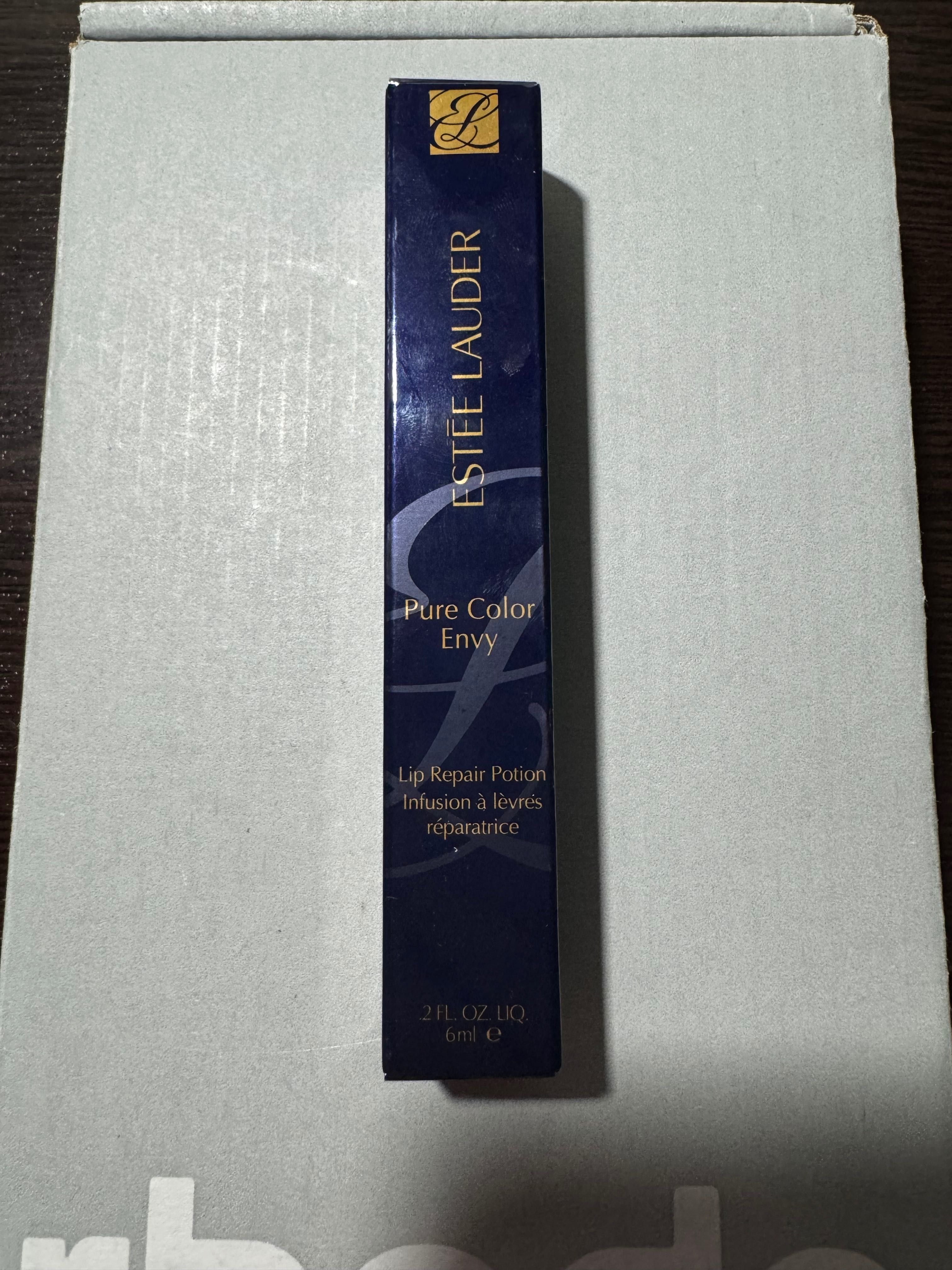 Люксовый бальзам для губ от Estée Lauder