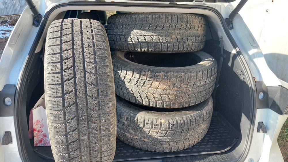 Шины Toyo зимние б.у.