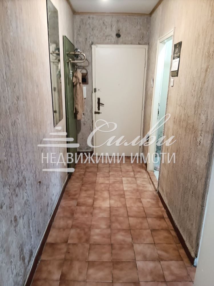 Продава се Двустаен апартамент в Шумен, Добруджански - 61 кв.м за 1271 €/кв.м - Снимка #9