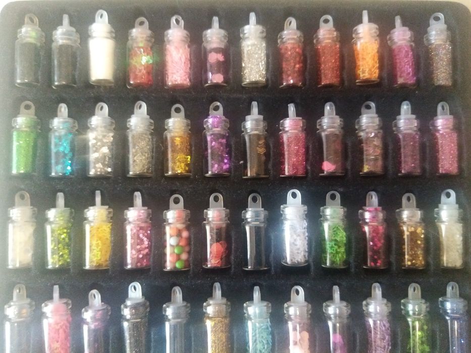 Отдам блёстки для ногтей по 100т