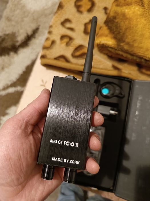 M8000 detector profesional camere spion, GPS, microfoane, reportofoane