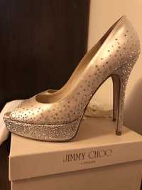 Pantofi pretiosi Jimmy Choo incrustati cu cristale