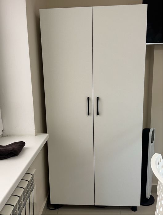 Шкаф платяной в идеально новом состоянии