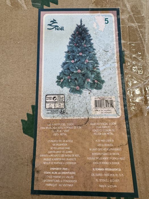 Brad artificial 210 cm verde cu alb si muguri de pin