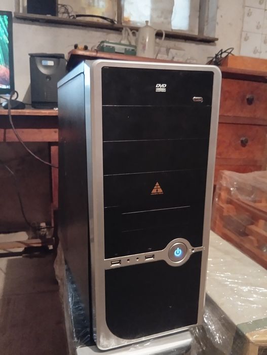 Продавам офис компютър  i3 6100 lga1151