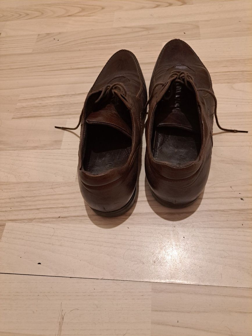 Кожени обувки български