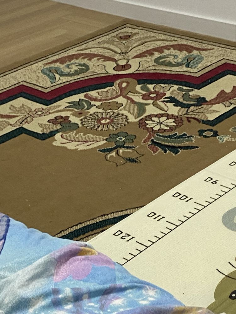 Продается ковер в хорошем состоянии