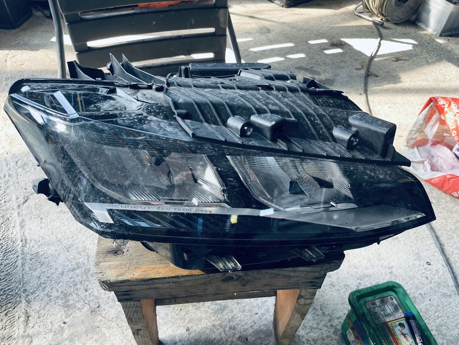 Фар Peugeot 308 LED