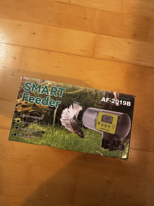 Hranitor automat pesti