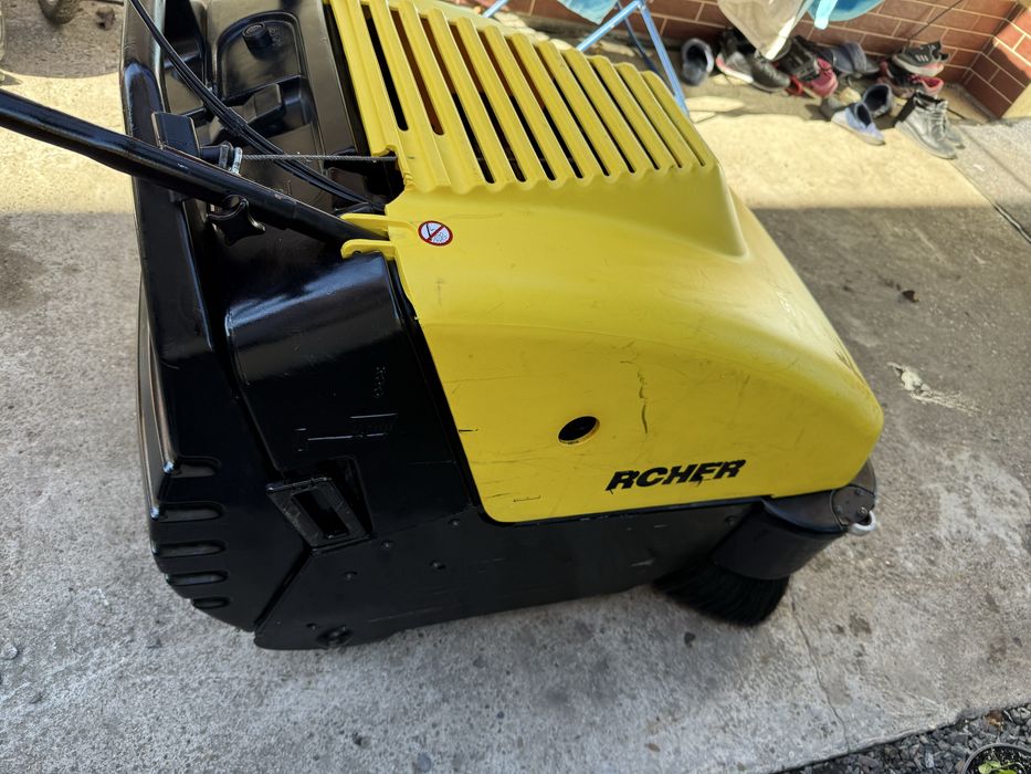 Aspirator curte karcher KSM 750 B Mătură benzina Măturatoare
