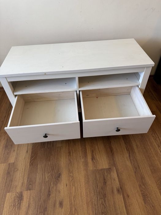 Шкаф за тв от Икеа -бял