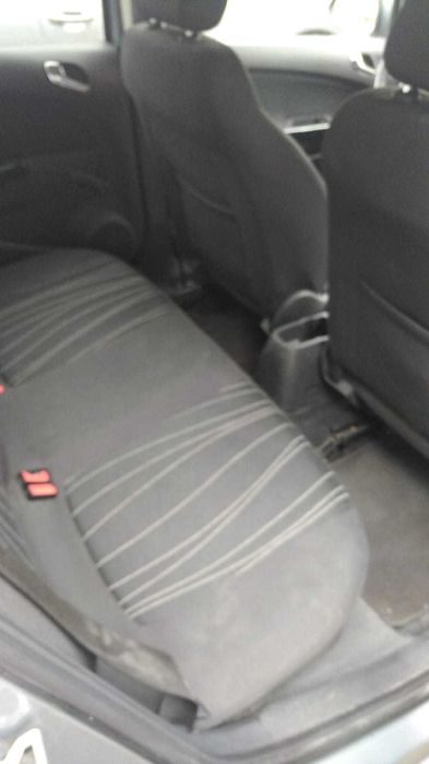 Opel Corsa 2010  .