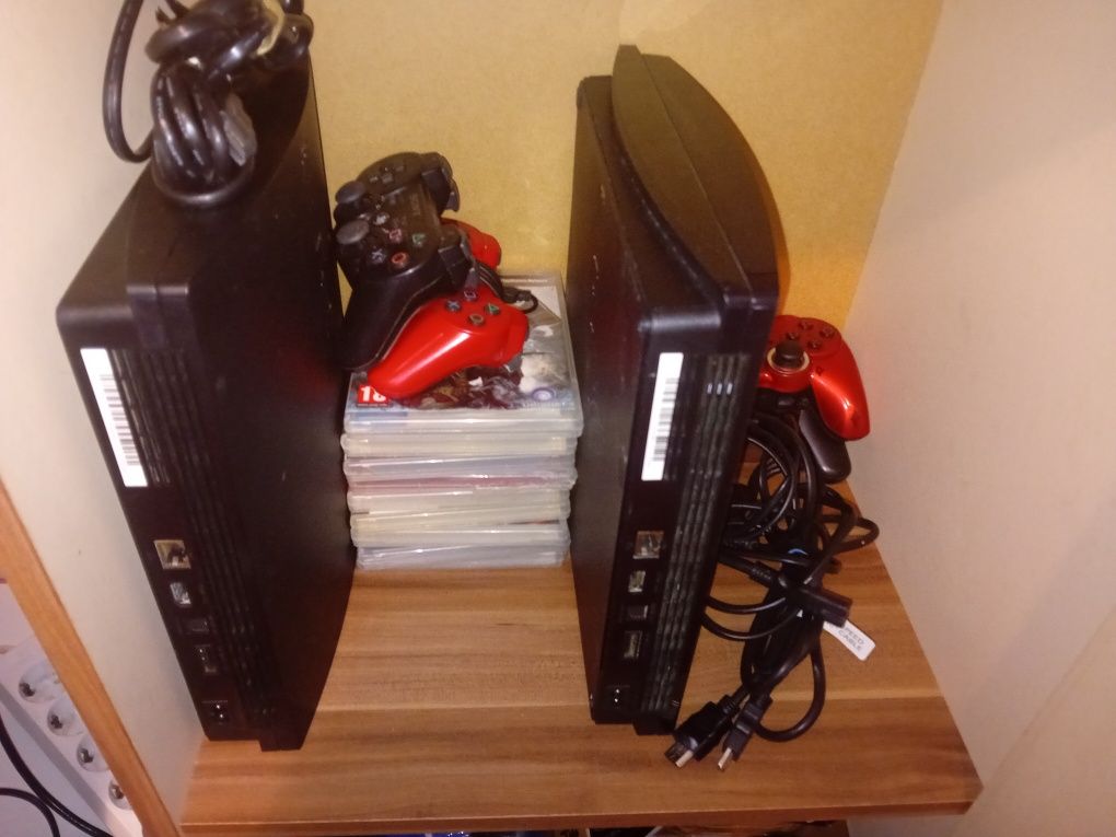 Xbox 360 slim (2 bucăți)  și ps3 (2 bucati)