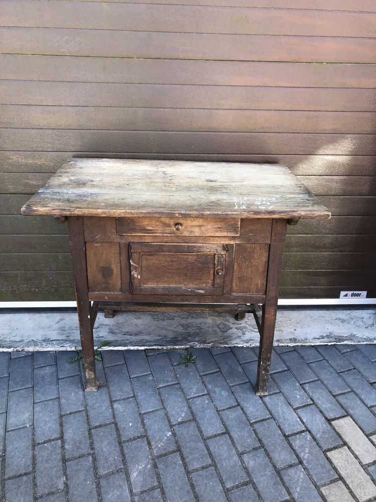 Masă vechi de colecție