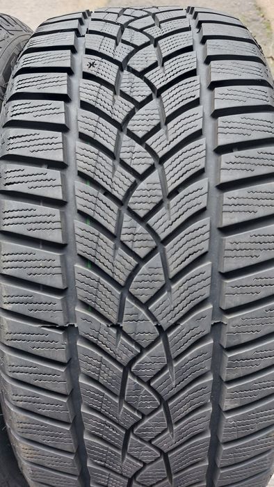 Зимни гуми 225/45/18 Goodyear Ultragrip Performance + 2 броя