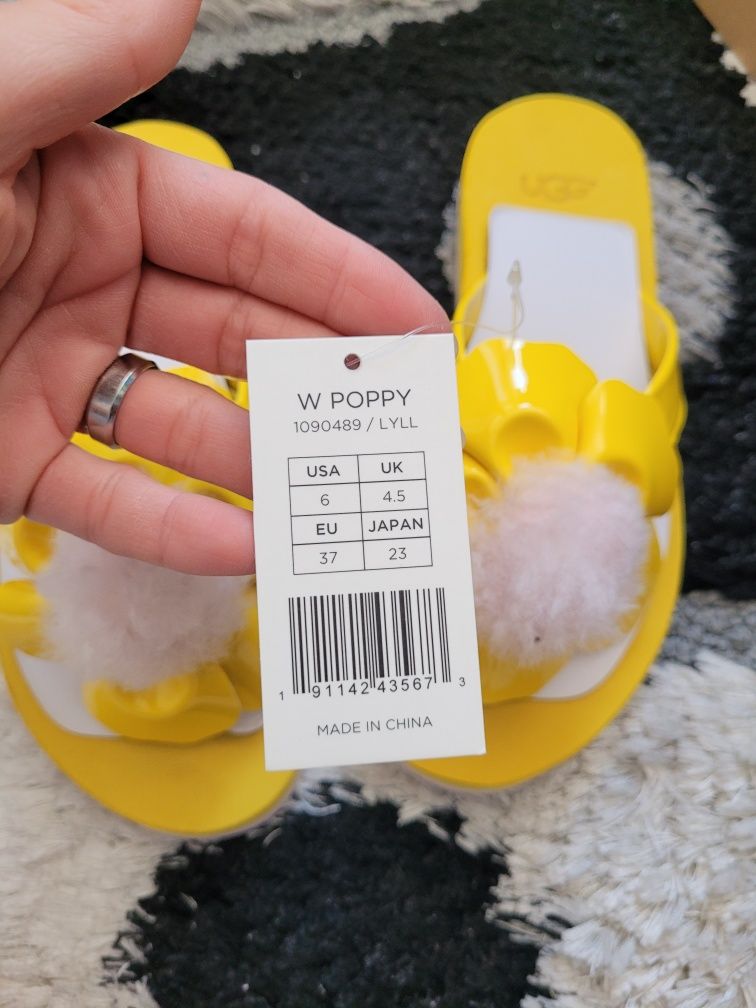 Slapi noi UGG nr.37