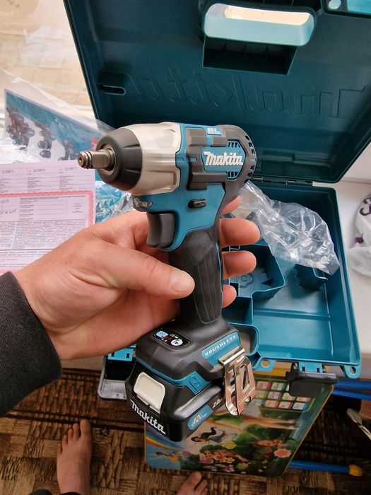 Шуруповерт гайковёрт винтовёрт  Макита оригинал бесщёточный новый xlt