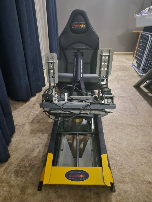 Седалка за симулатор Red Bull